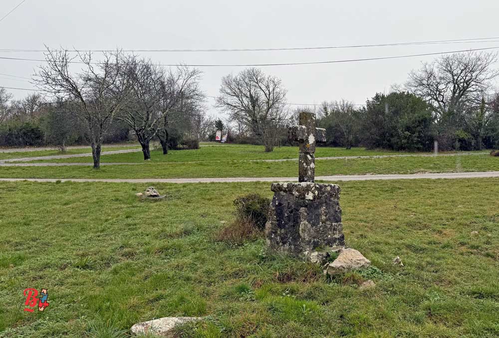 A Balazuc, Le quartier de la Croix du Bois va accueillir une antenne de téléphonie mobile, sans concertation.